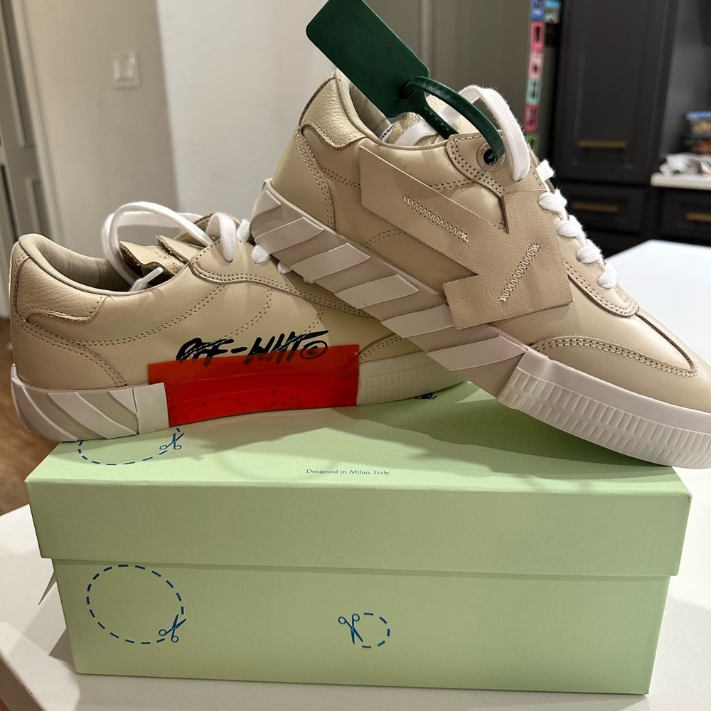Off-White Men's Beige and White Sneakers